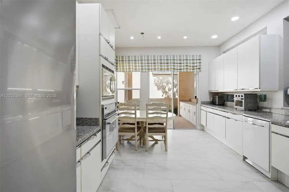 3722 NE 208th Ter Aventura, FL 33180
