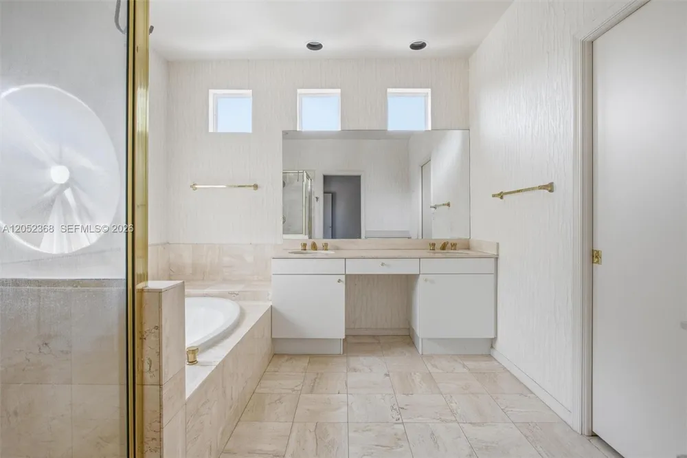 3722 NE 208th Ter Aventura, FL 33180