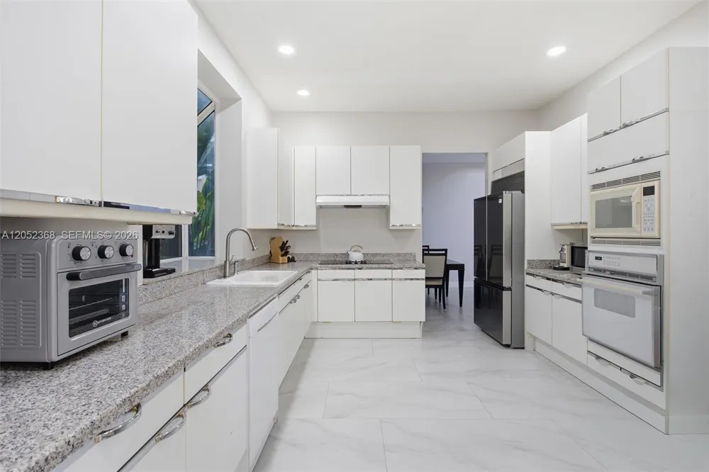3722 NE 208th Ter Aventura, FL 33180