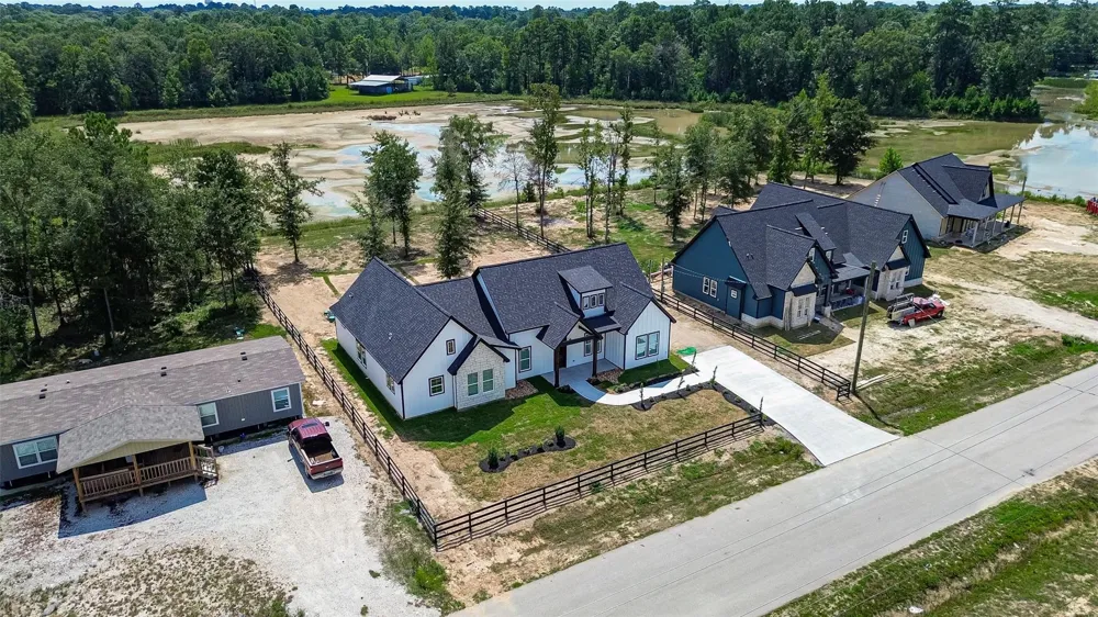 170 County Road 37301 Splendora, TX 77372