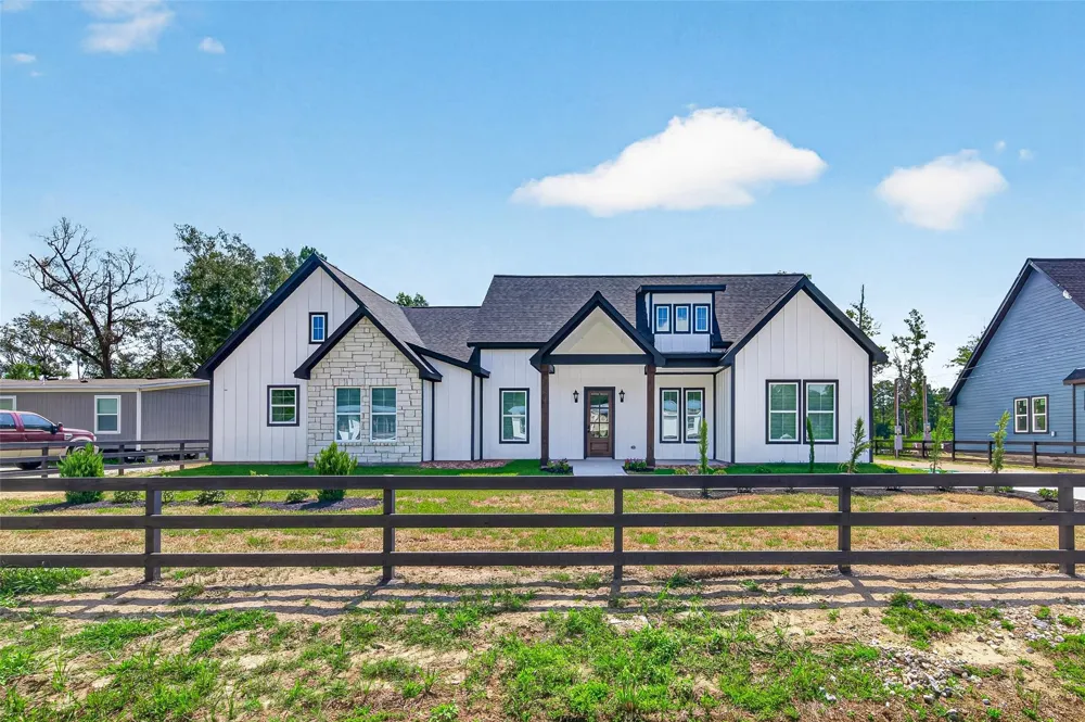 170 County Road 37301 Splendora, TX 77372