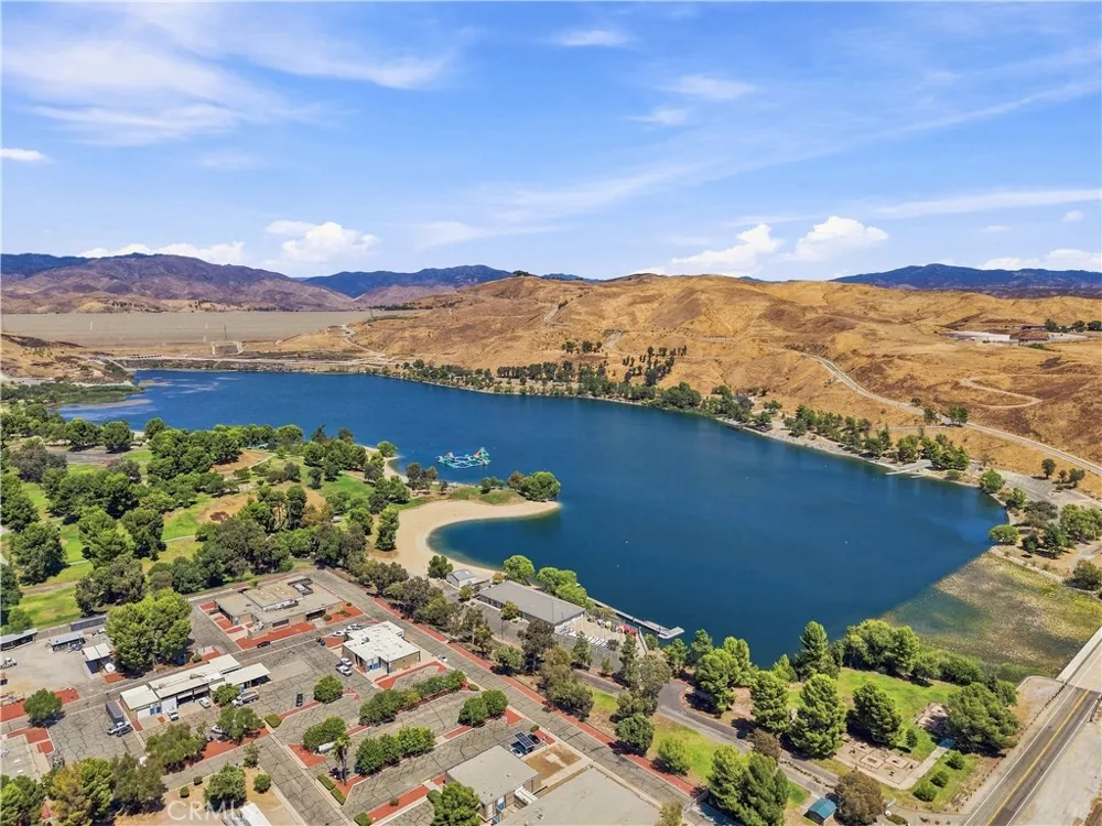 31977 Quartz Lane Castaic, CA 91384