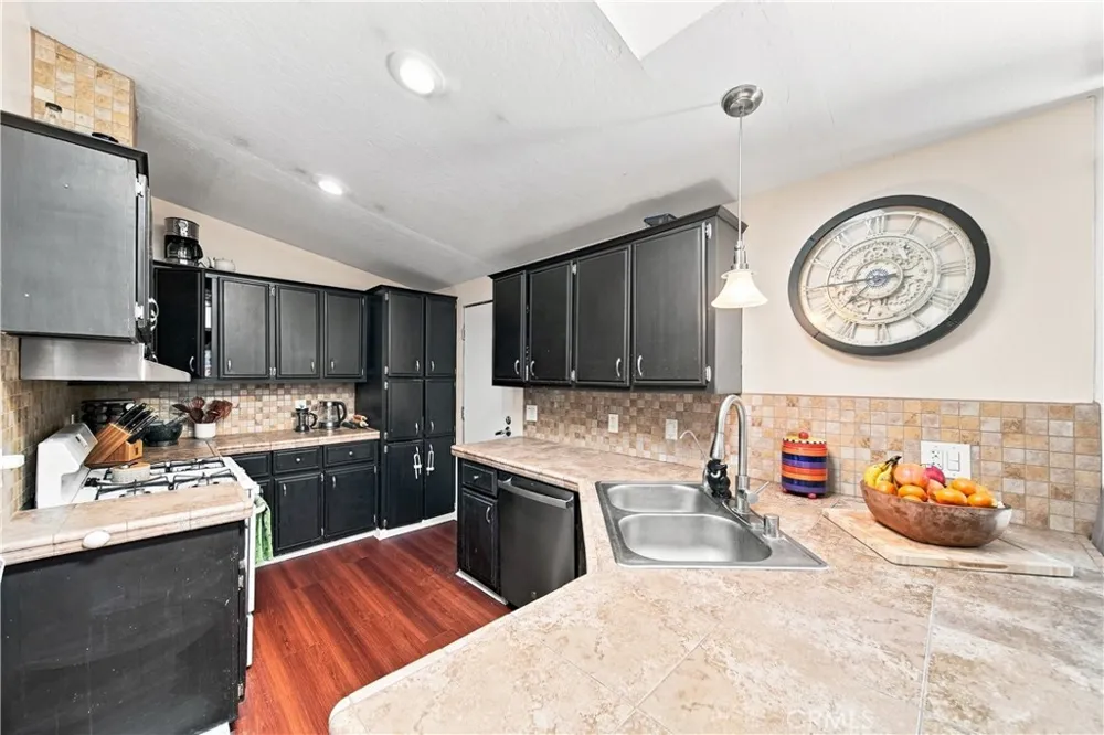31977 Quartz Lane Castaic, CA 91384