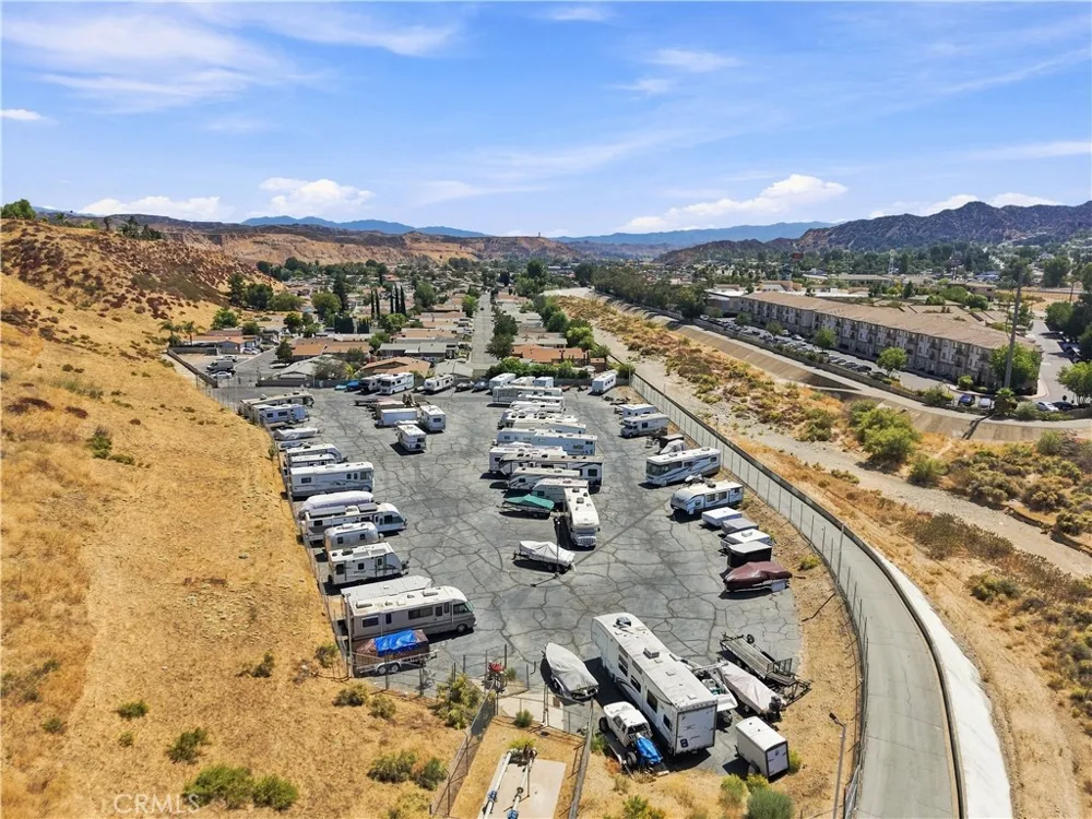 31977 Quartz Lane Castaic, CA 91384
