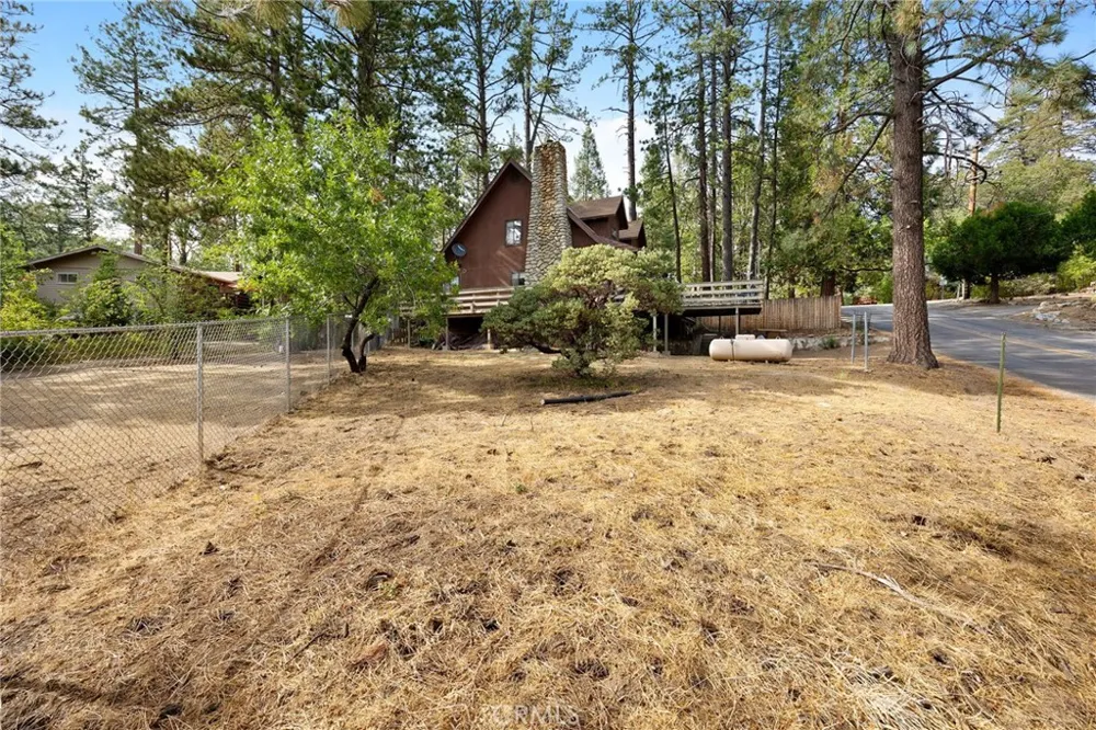 54025 Pine Crest Idyllwild, CA 92549