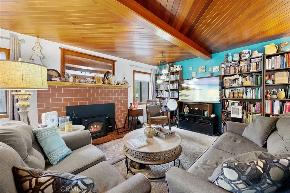 54025 Pine Crest Idyllwild, CA 92549