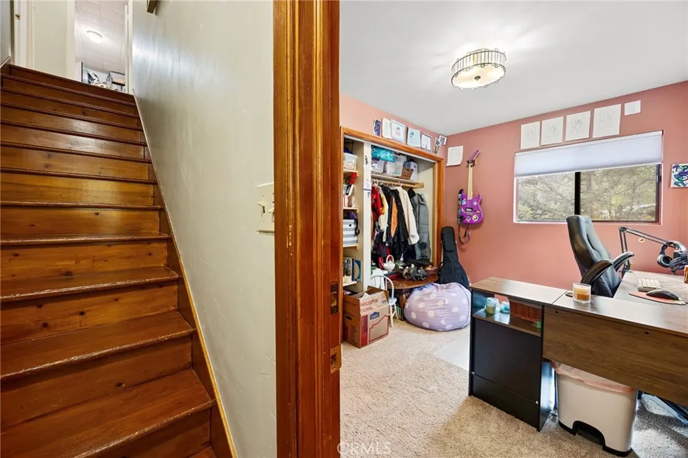 54025 Pine Crest Idyllwild, CA 92549