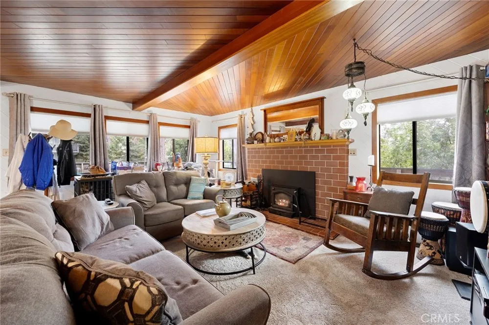 54025 Pine Crest Idyllwild, CA 92549