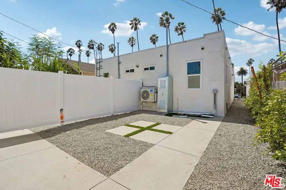 5214 Cimarron Street Los Angeles, CA 90062