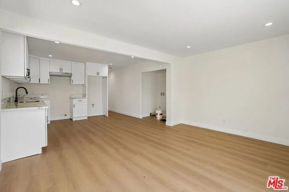 5214 Cimarron Street Los Angeles, CA 90062