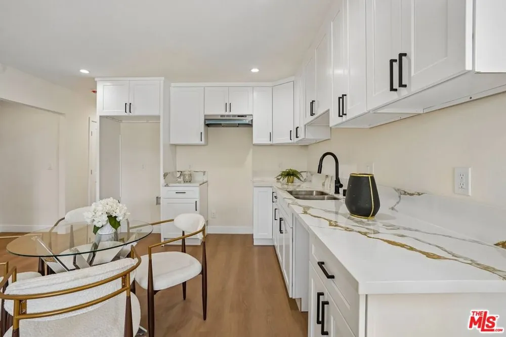 5214 Cimarron Street Los Angeles, CA 90062