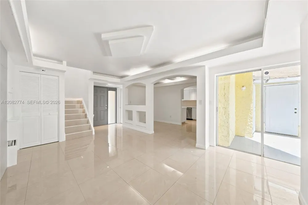 9674 Fontainebleau Blvd #28 Miami, FL 33172