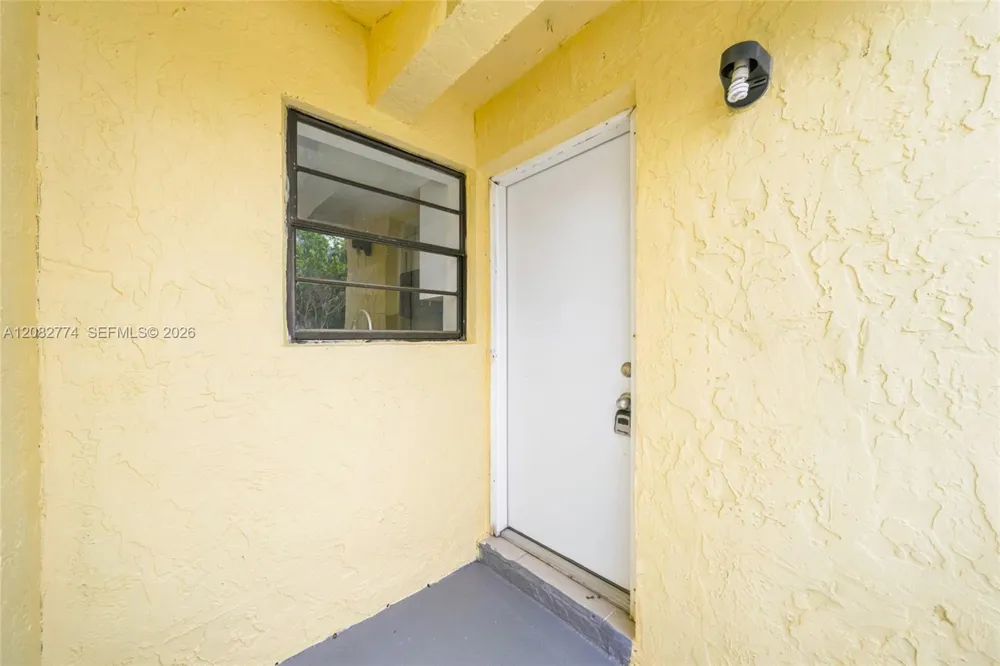 9674 Fontainebleau Blvd #28 Miami, FL 33172