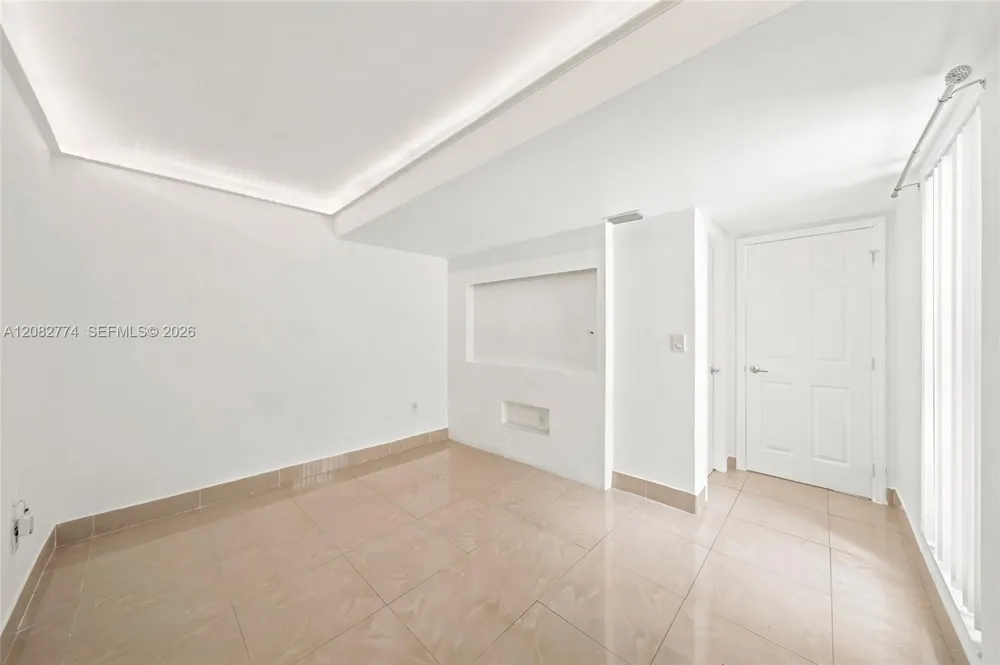 9674 Fontainebleau Blvd #28 Miami, FL 33172