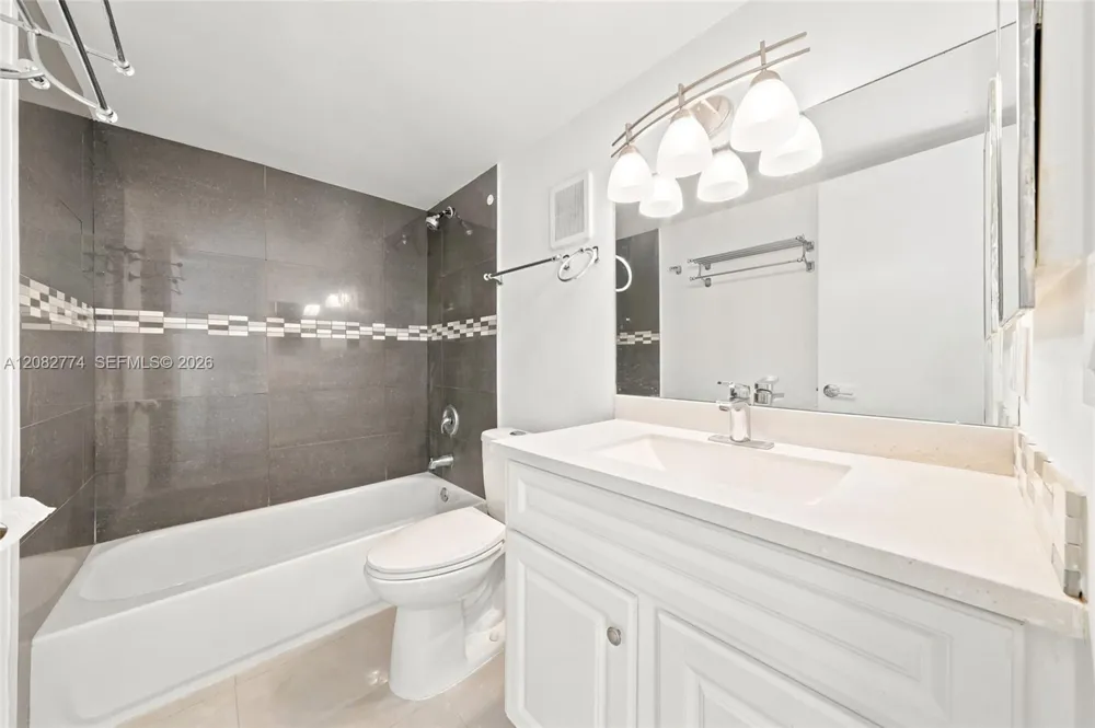 9674 Fontainebleau Blvd #28 Miami, FL 33172