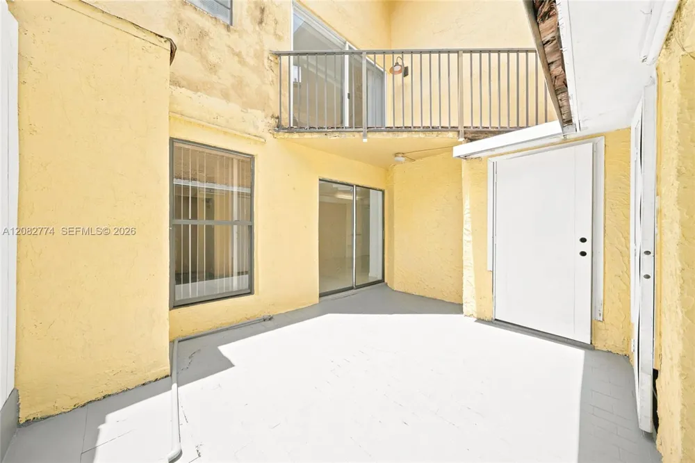 9674 Fontainebleau Blvd #28 Miami, FL 33172