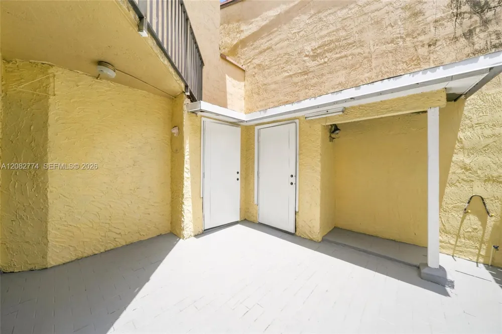 9674 Fontainebleau Blvd #28 Miami, FL 33172