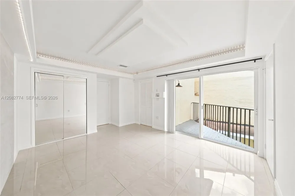 9674 Fontainebleau Blvd #28 Miami, FL 33172
