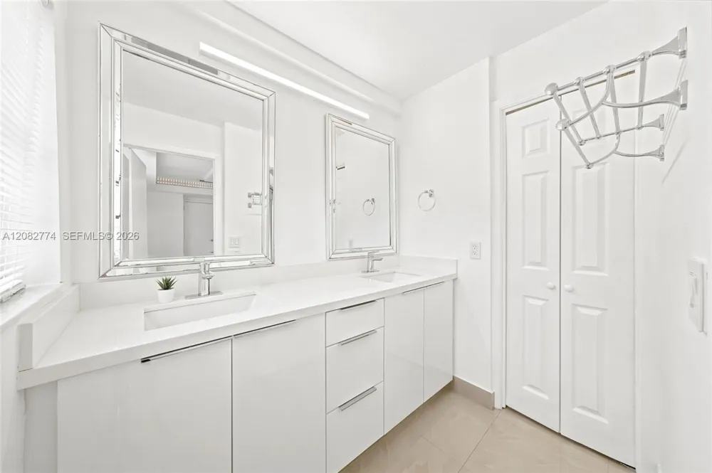 9674 Fontainebleau Blvd #28 Miami, FL 33172