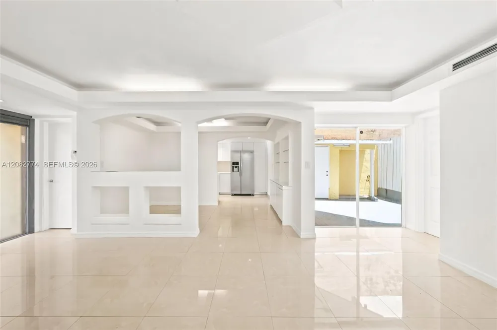 9674 Fontainebleau Blvd #28 Miami, FL 33172
