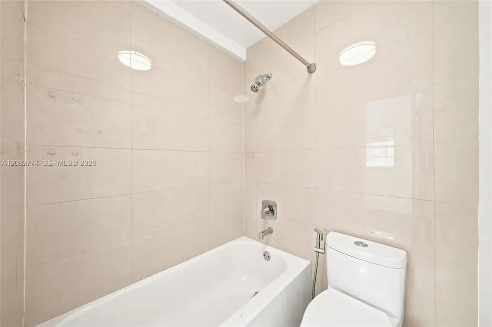 9674 Fontainebleau Blvd #28 Miami, FL 33172
