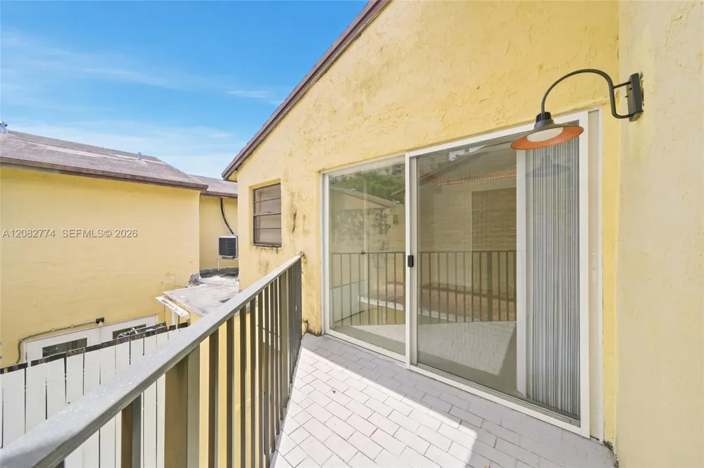 9674 Fontainebleau Blvd #28 Miami, FL 33172