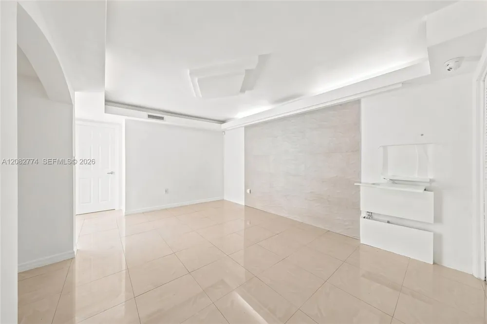 9674 Fontainebleau Blvd #28 Miami, FL 33172