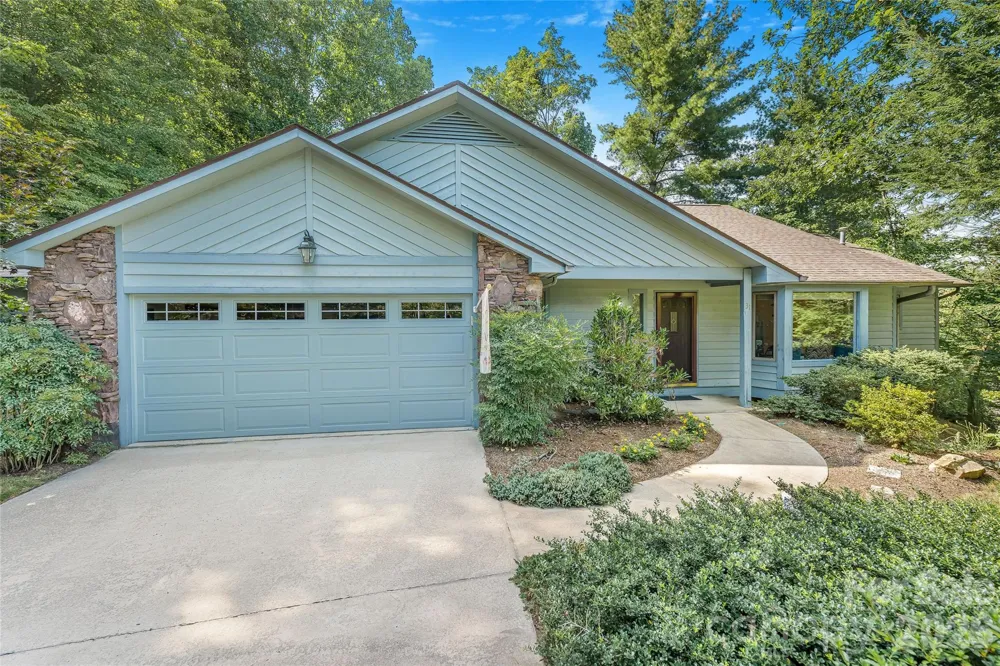 31 Hillcreek Drive Asheville, NC 28804