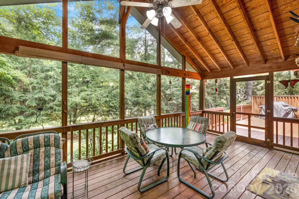 31 Hillcreek Drive Asheville, NC 28804