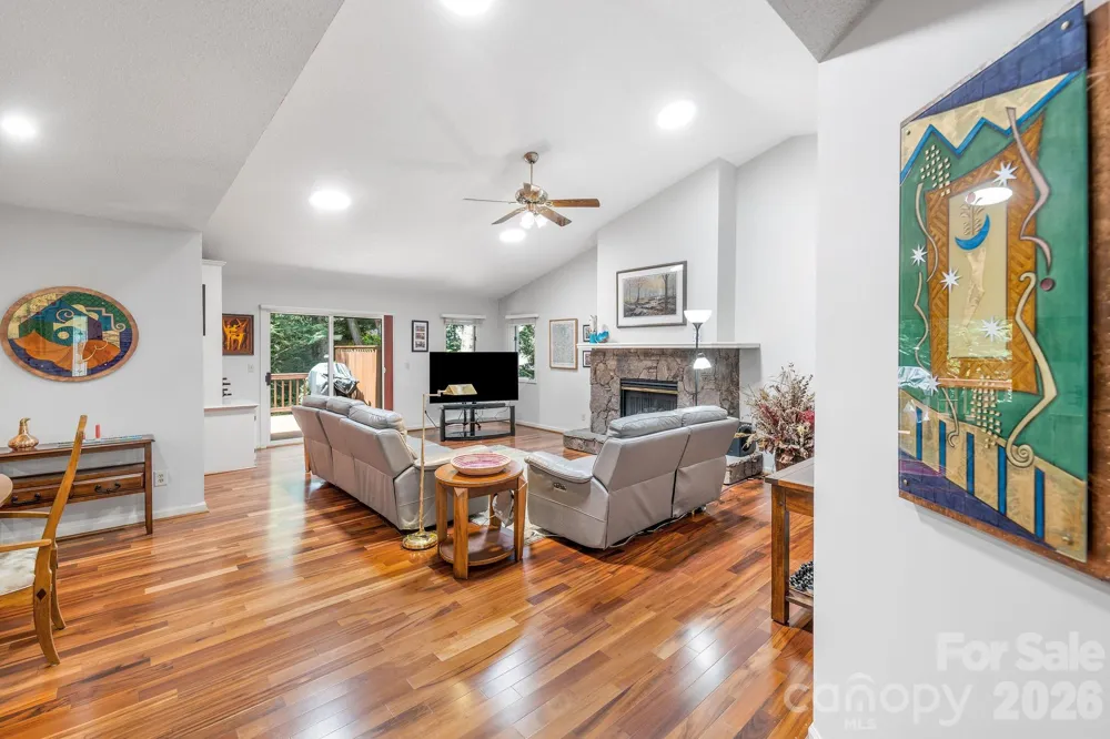 31 Hillcreek Drive Asheville, NC 28804