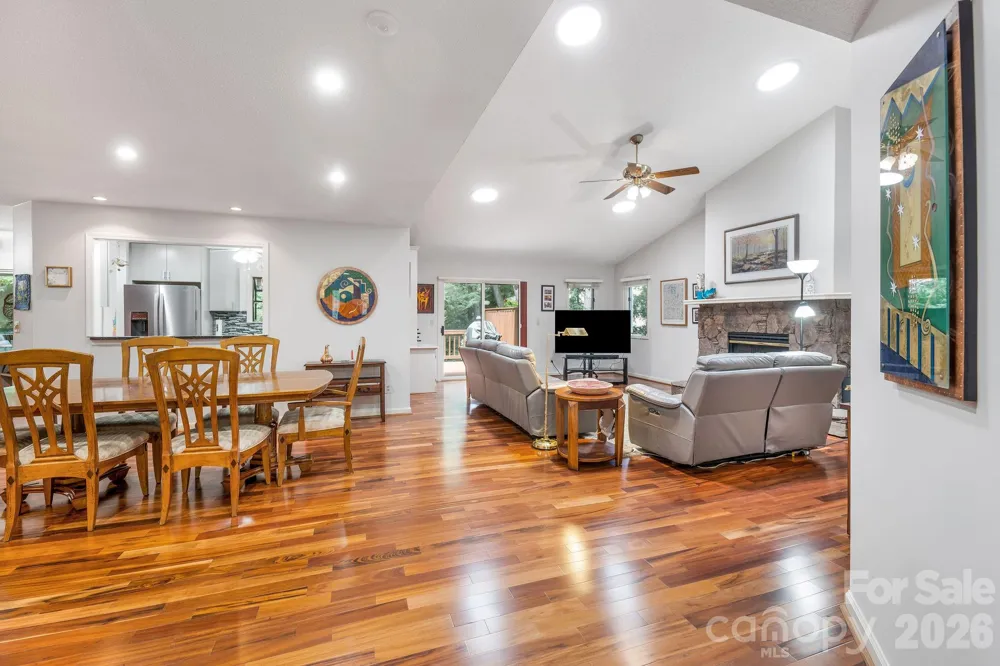 31 Hillcreek Drive Asheville, NC 28804