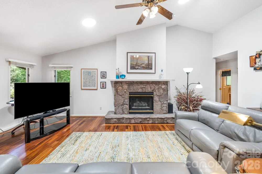 31 Hillcreek Drive Asheville, NC 28804