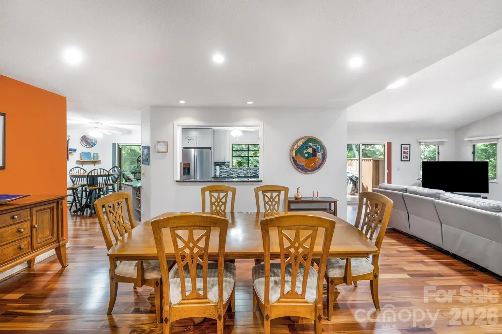 31 Hillcreek Drive Asheville, NC 28804