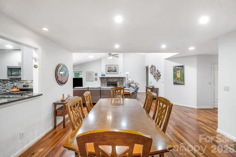 31 Hillcreek Drive Asheville, NC 28804