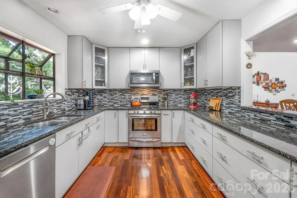 31 Hillcreek Drive Asheville, NC 28804