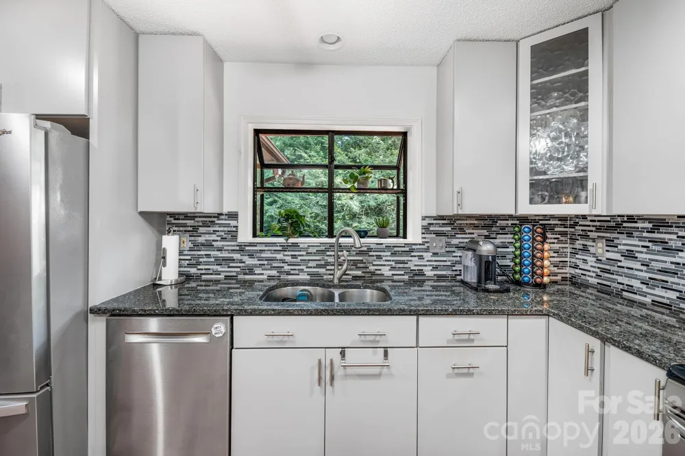 31 Hillcreek Drive Asheville, NC 28804