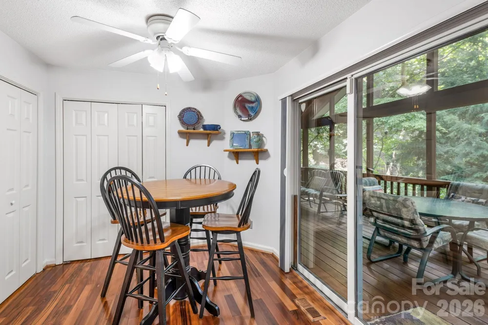 31 Hillcreek Drive Asheville, NC 28804