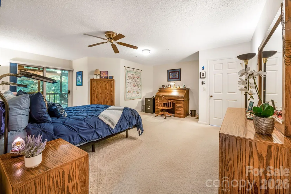31 Hillcreek Drive Asheville, NC 28804