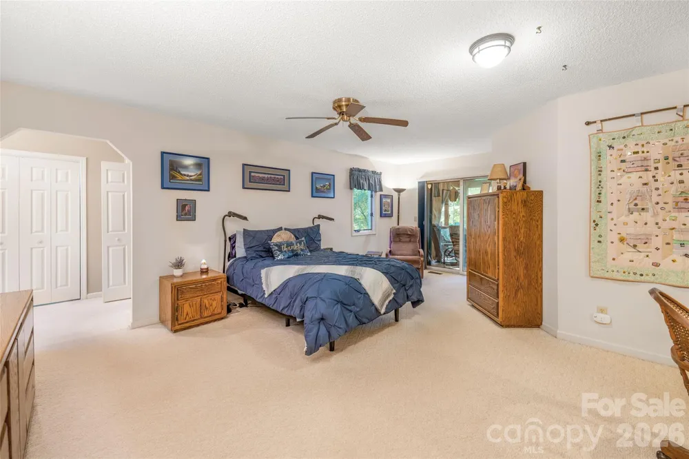 31 Hillcreek Drive Asheville, NC 28804