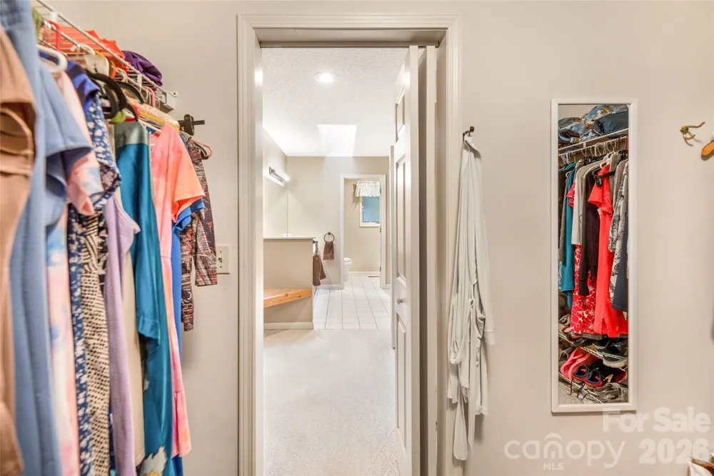 31 Hillcreek Drive Asheville, NC 28804