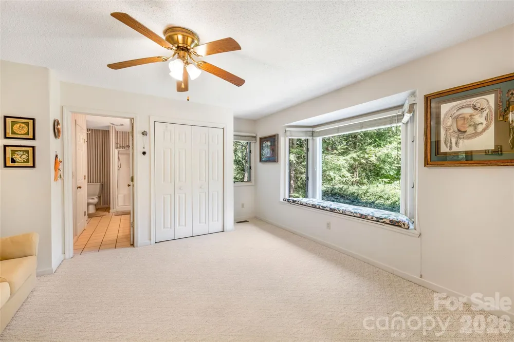 31 Hillcreek Drive Asheville, NC 28804