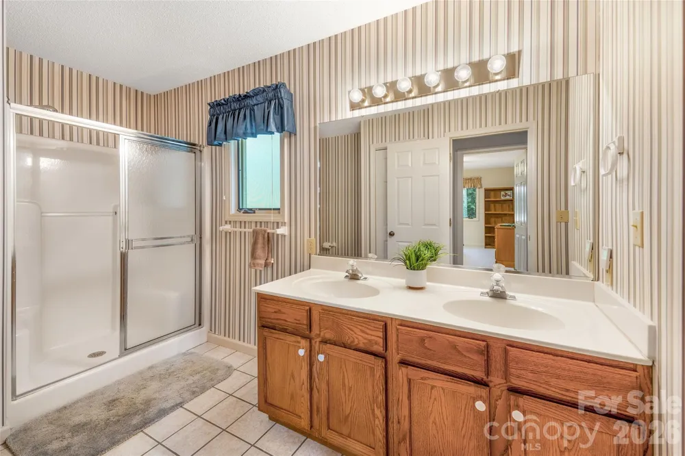 31 Hillcreek Drive Asheville, NC 28804