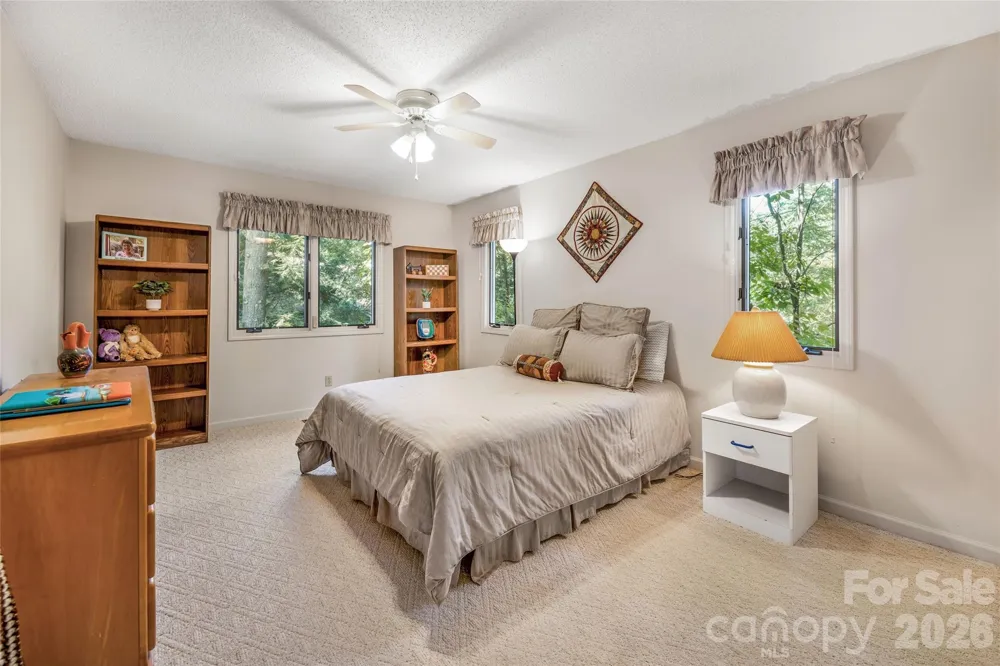 31 Hillcreek Drive Asheville, NC 28804