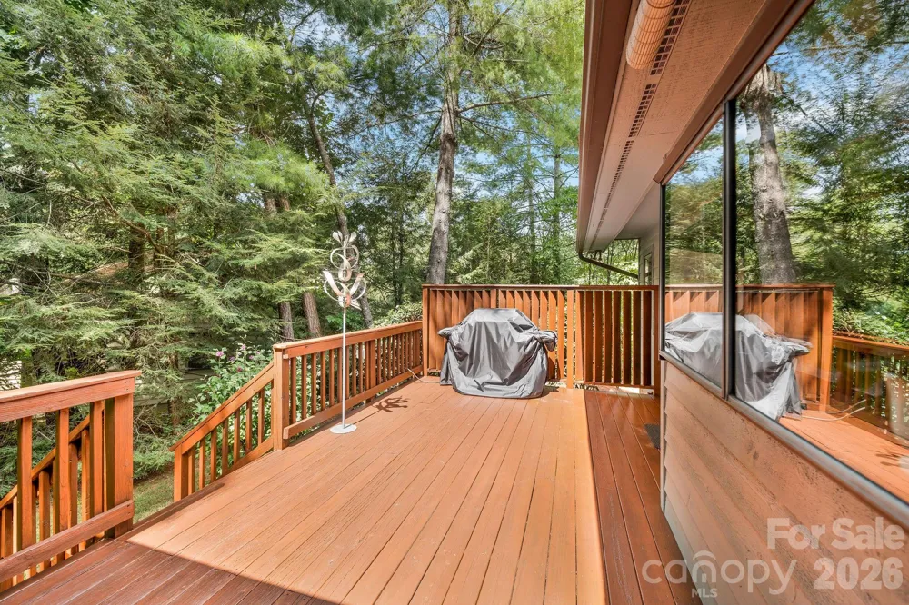 31 Hillcreek Drive Asheville, NC 28804