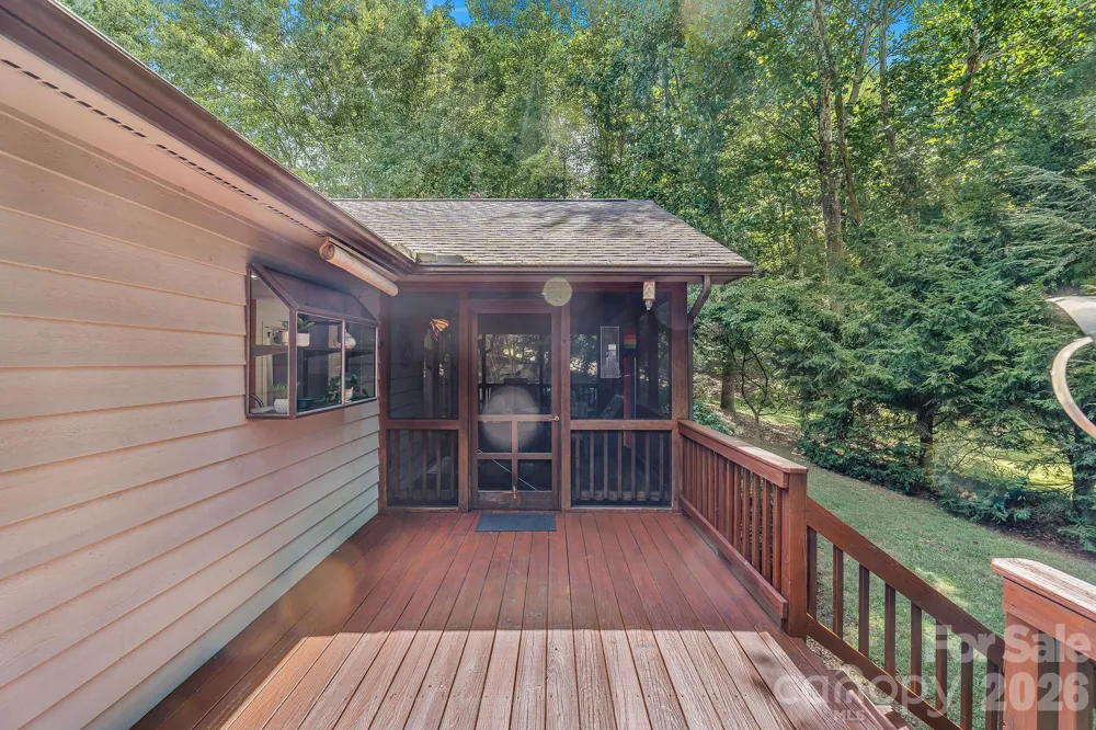 31 Hillcreek Drive Asheville, NC 28804
