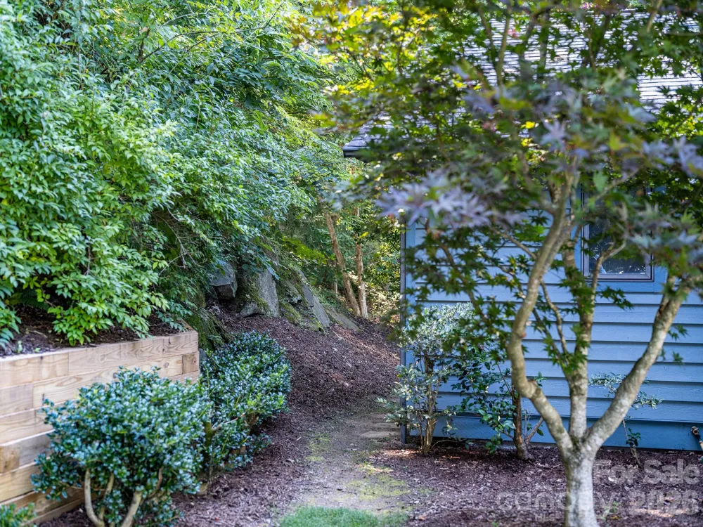 31 Hillcreek Drive Asheville, NC 28804