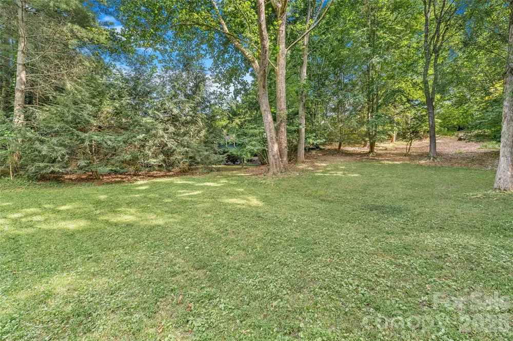 31 Hillcreek Drive Asheville, NC 28804