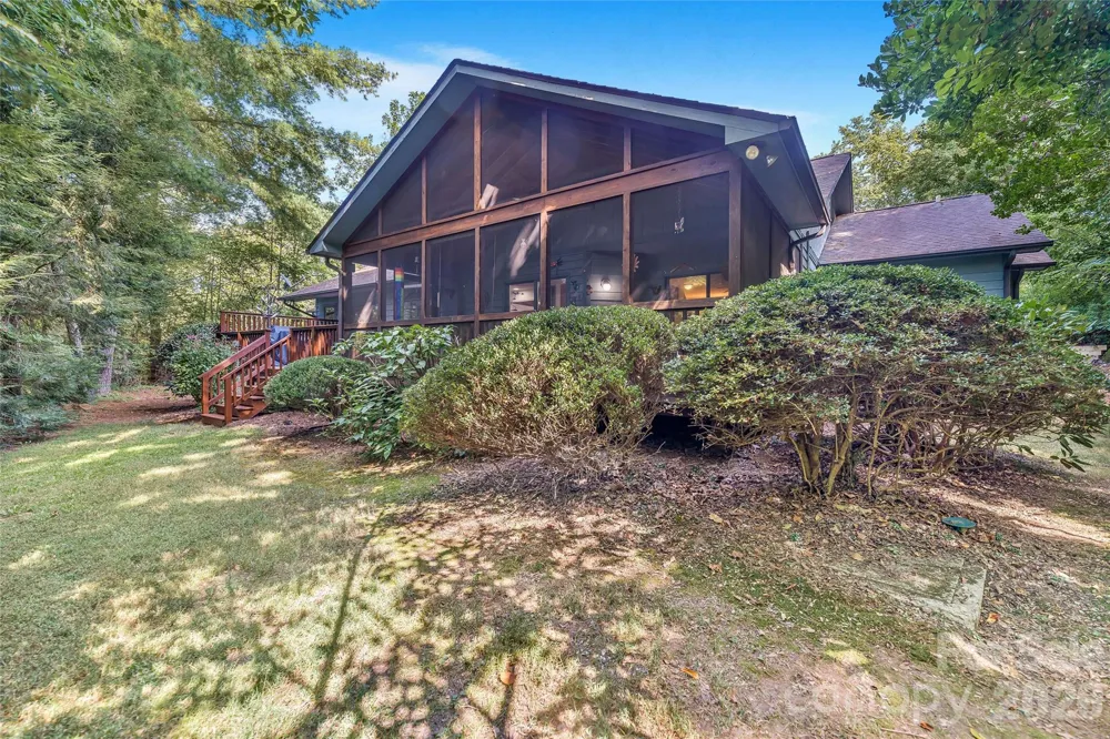 31 Hillcreek Drive Asheville, NC 28804