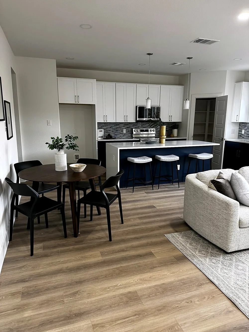 7306 Rubio Place Dallas, TX 75235