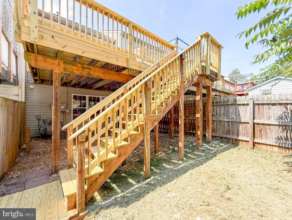 104 CHARLES STREET Fredericksburg, VA 22405